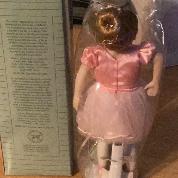 Avon Barbie , Porclein ,collectable - Picture 4 of 4